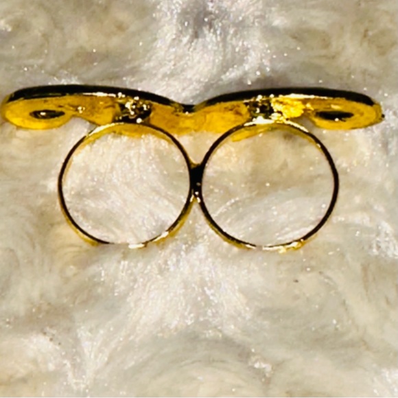 SALE🔥4/$25 Gold Tone Double Finger Mustache Ring, so FUN! - Picture 5 of 5